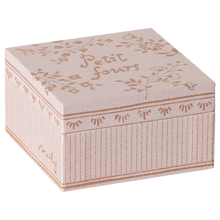 Maileg Miniature Cakes and Cake stand Petit Fours Toy BouChic 