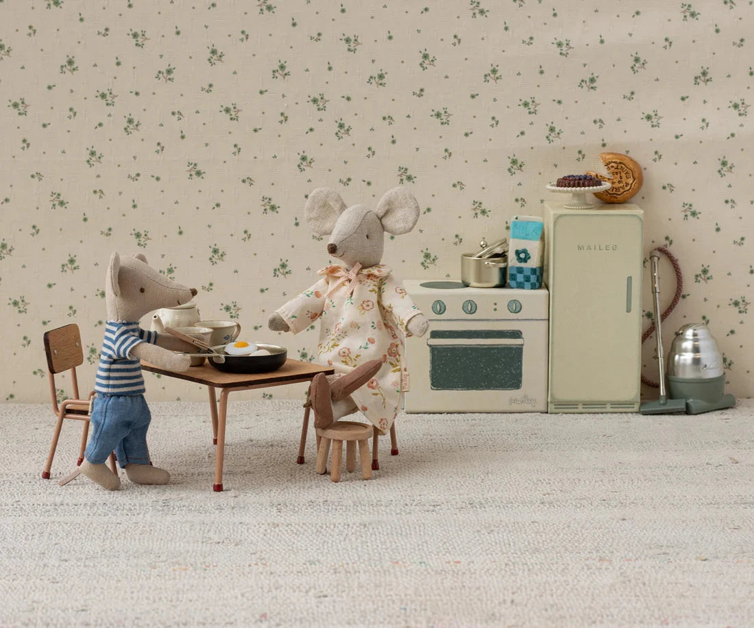 Maileg Table and Chairs Set Mouse - Dark powder - BouChic